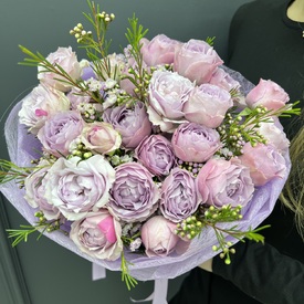 Букет из 11 пионовидных кустовых роз 