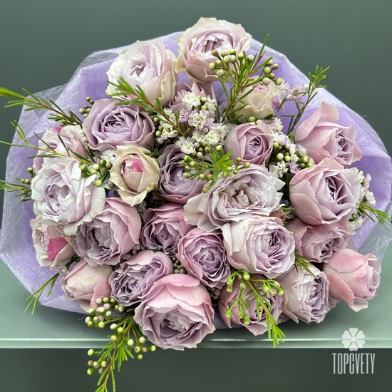Букет из 11 пионовидных кустовых роз 