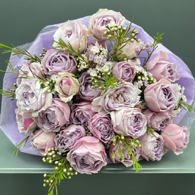 Букет из 11 пионовидных кустовых роз 