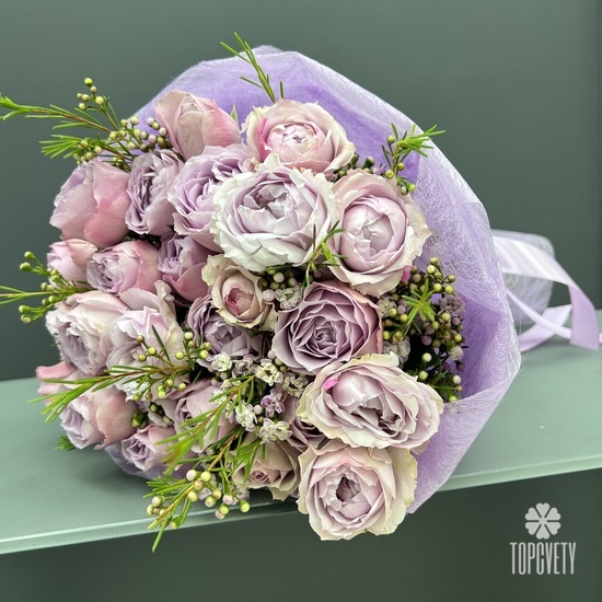 Букет из 11 пионовидных кустовых роз 