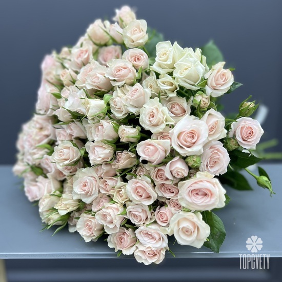Букет из 35 нежно розовых кустовых роз 50см