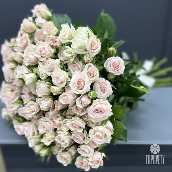 Букет из 35 нежно розовых кустовых роз 50см