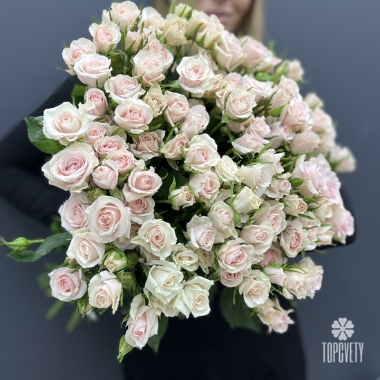 Букет из 35 нежно розовых кустовых роз 50см