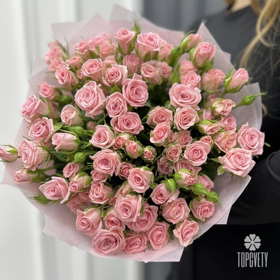 Букет из 19 розовых кустовых роз 50см