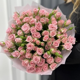 Букет из 19 розовых кустовых роз 50см