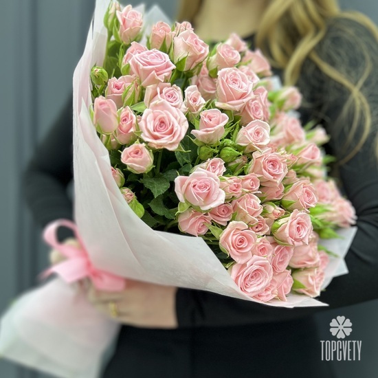Букет из 19 розовых кустовых роз 50см