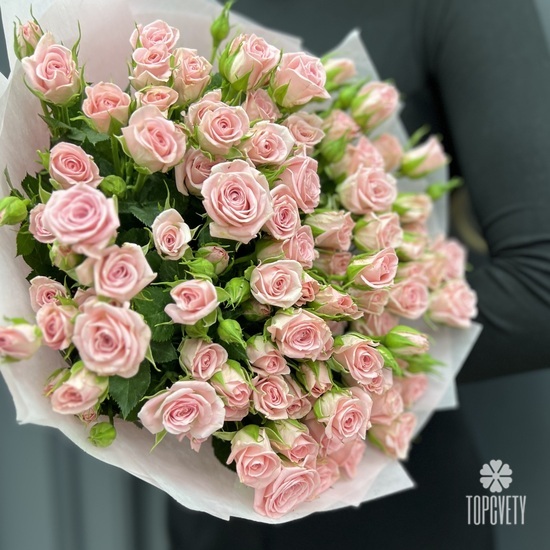 Букет из 19 розовых кустовых роз 50см