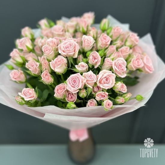 Букет из 19 розовых кустовых роз 50см