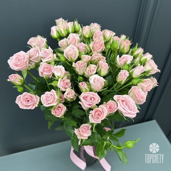 Букет из 13 кустовых роз 50см