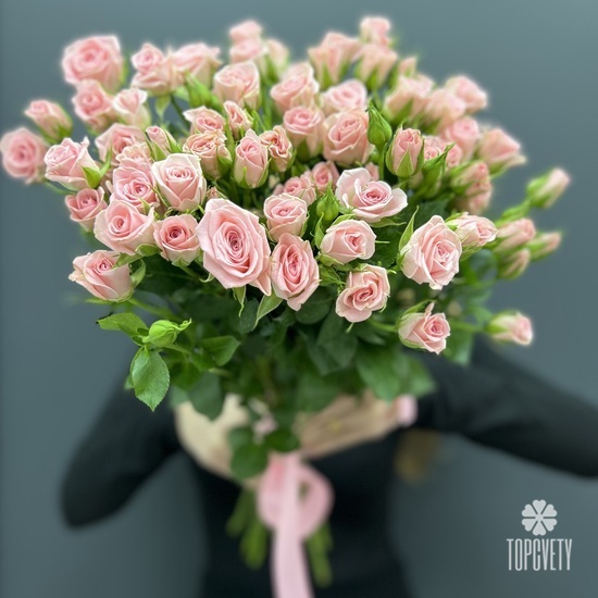 Букет из 13 кустовых роз 50см