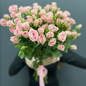 Букет из 13 кустовых роз 50см