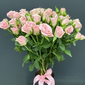 Букет из 13 кустовых роз 50см