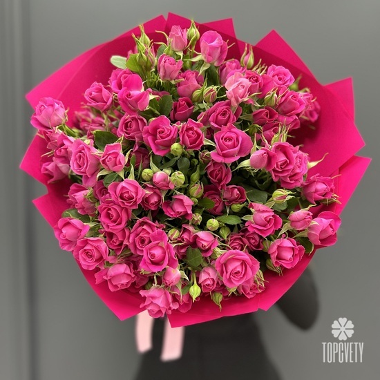 Букет из 15 малиновых кустовых роз