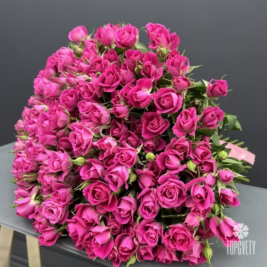 Букет из 51 кустовой розы 50см