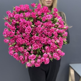 Букет из 51 кустовой розы 50см