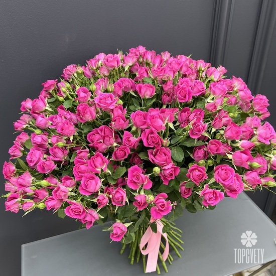 Букет из 51 кустовой розы 50см