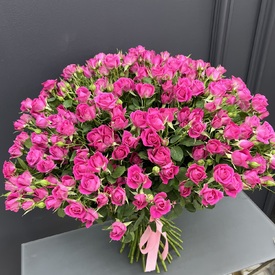 Букет из 51 кустовой розы 50см