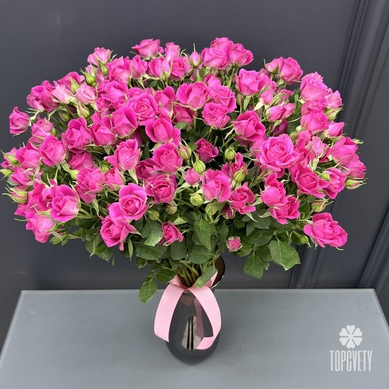 Букет из 25 малиновых кустовых роз