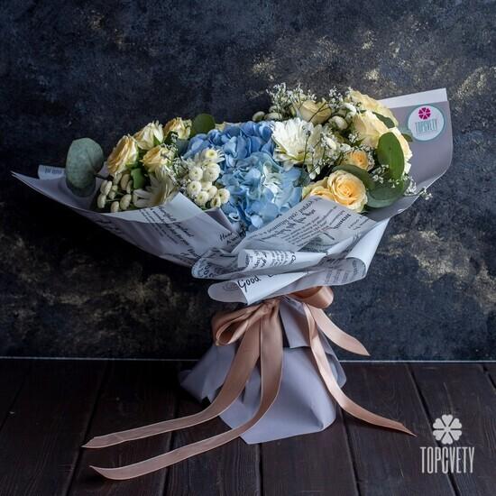 Букет из кустовых роз, гортензий и гермини 