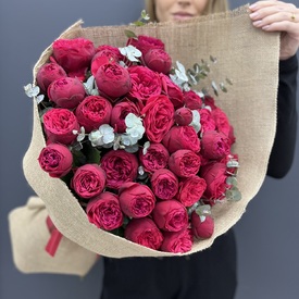 Букет из 15 пионовидных кустовых роз 