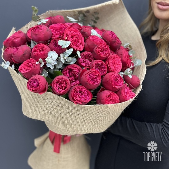 Букет из 15 пионовидных кустовых роз 