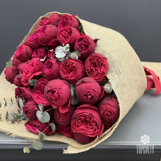 Букет из 15 пионовидных кустовых роз 