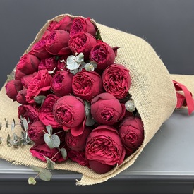 Букет из 15 пионовидных кустовых роз 