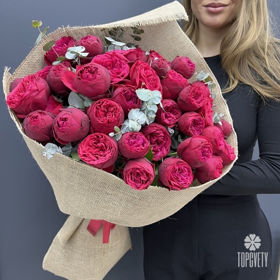 Букет из 15 пионовидных кустовых роз 