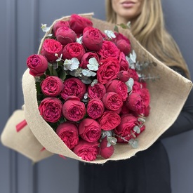 Букет из 15 пионовидных кустовых роз 