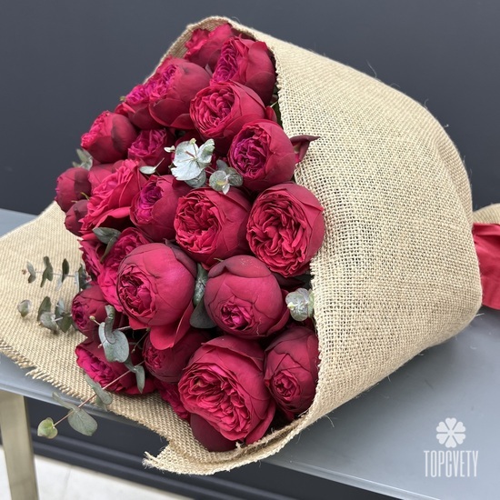 Букет из 15 пионовидных кустовых роз 