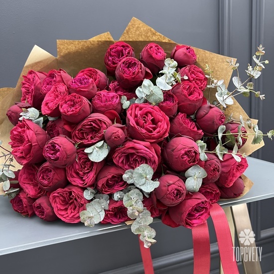 Букет из 25 пионовидных кустовых роз 