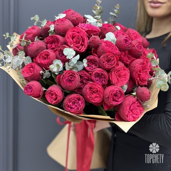 Букет из 25 пионовидных кустовых роз 