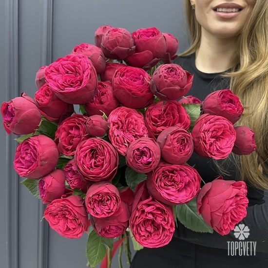 Букет из 11 пионовидных  кустовых роз 