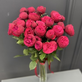 Букет из 11 пионовидных  кустовых роз 