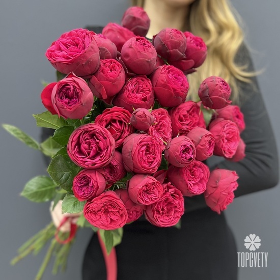 Букет из 11 пионовидных  кустовых роз 