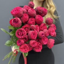 Букет из 11 пионовидных  кустовых роз 