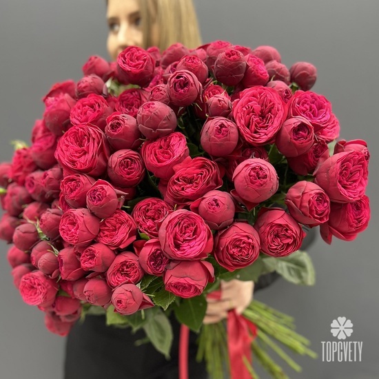 Букет из 35 пионовидных кустовых роз 