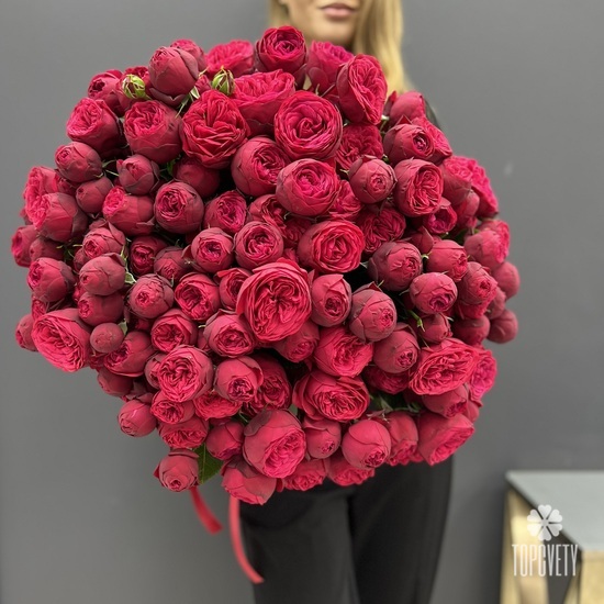 Букет из 35 пионовидных кустовых роз 