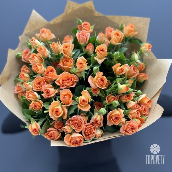 Букет из 15 оранжевых кустовых роз 50см