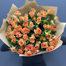 Букет из 15 оранжевых кустовых роз 50см