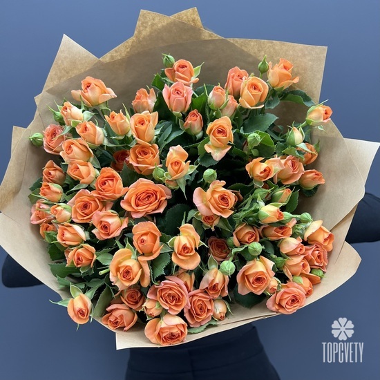 Букет из 15 оранжевых кустовых роз 50см
