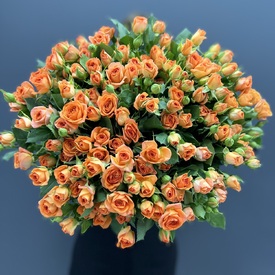 Букет из 35 оранжевых кустовых роз 50см