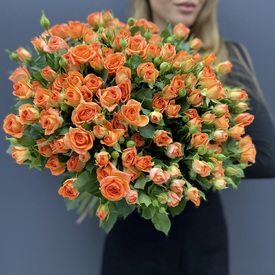 Букет из 35 оранжевых кустовых роз 50см
