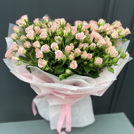 Букет из 25 кустовых роз Кения 50см