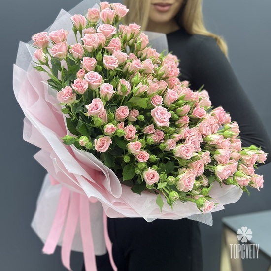 Букет из 25 кустовых роз Кения 50см