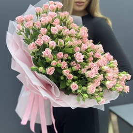 Букет из 25 кустовых роз Кения 50см