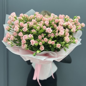 Букет из 25 кустовых роз Кения 50см