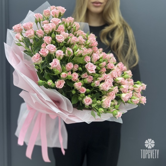 Букет из 25 кустовых роз Кения 50см