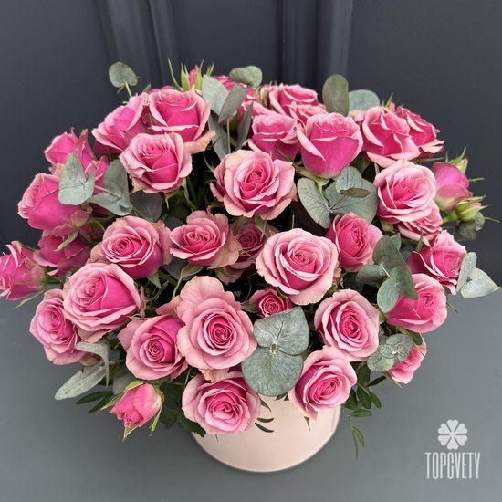 Букет из 15 кустовых роз Кения в шляпной коробке