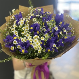 Букет из ирисов  Ароматы весны